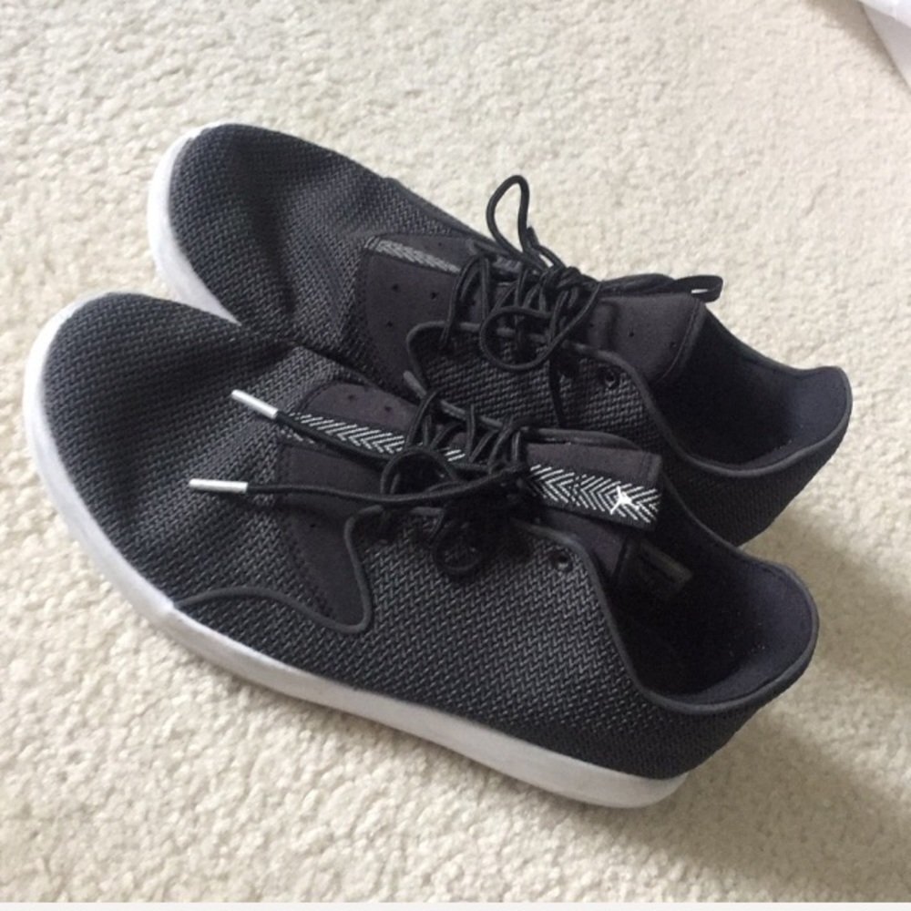 Men’s Nike Air Sneakers (size 10.5) - Picture 2 of 6